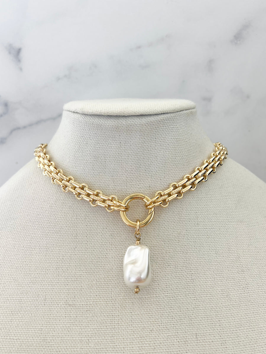 ネックレス・ペンダント LOVE ME MONSTER Baroque Pearl Charm Bold Necklace L241MNK02 LOVE ME MONSTER Necklace | Modalova